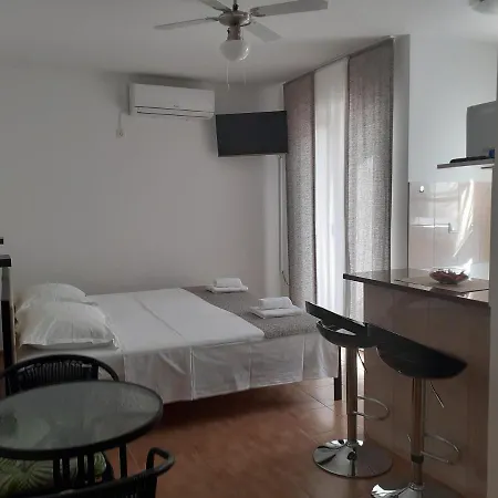 Begonia Apartamento Starigrad Paklenica